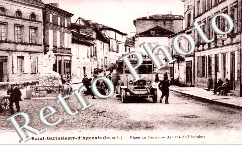 Place du Centre, arrivee de l'Autobus