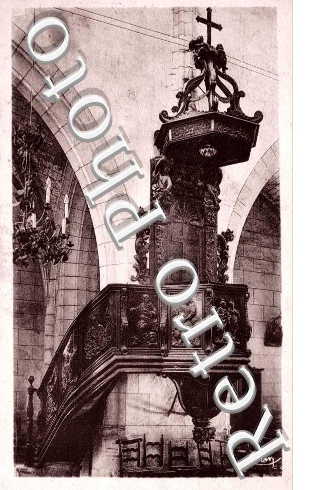 Chaire de l'interieur de l'eglise gothique