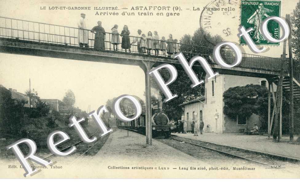 La passerelle - arrivee d'un train en gare