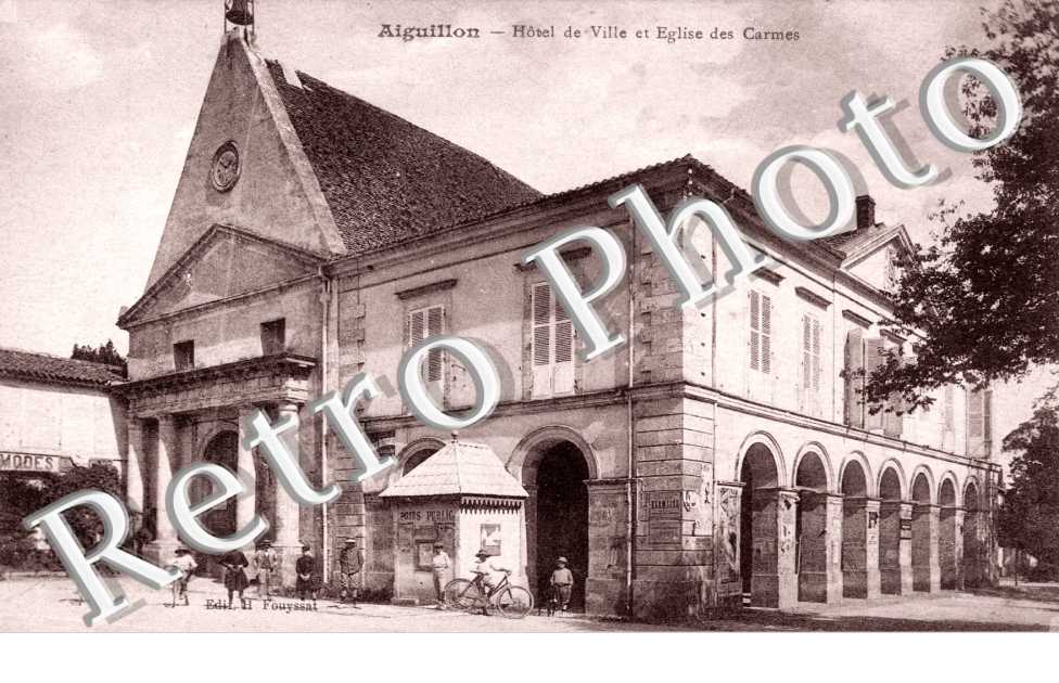 Hotel de Ville et eglise des Carmes