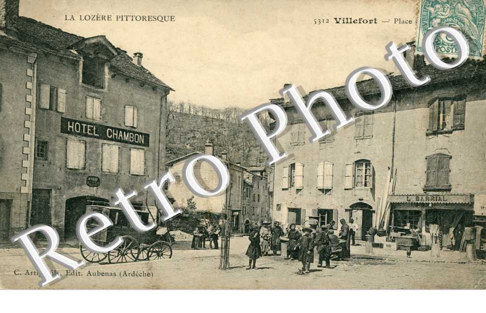 la Place et Hotel Chambon