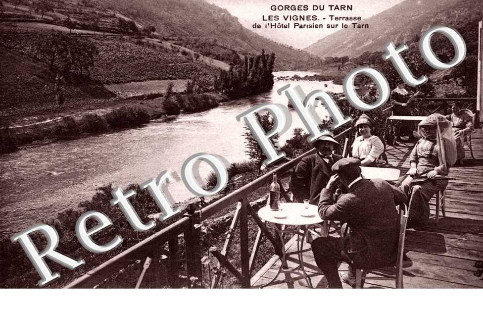 Terrasse de l'Hotel Parisien sur le Tarn