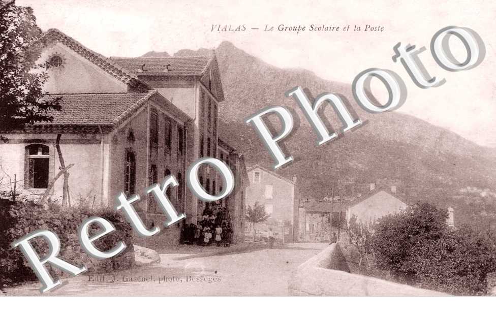 le groupe scolaire et la poste