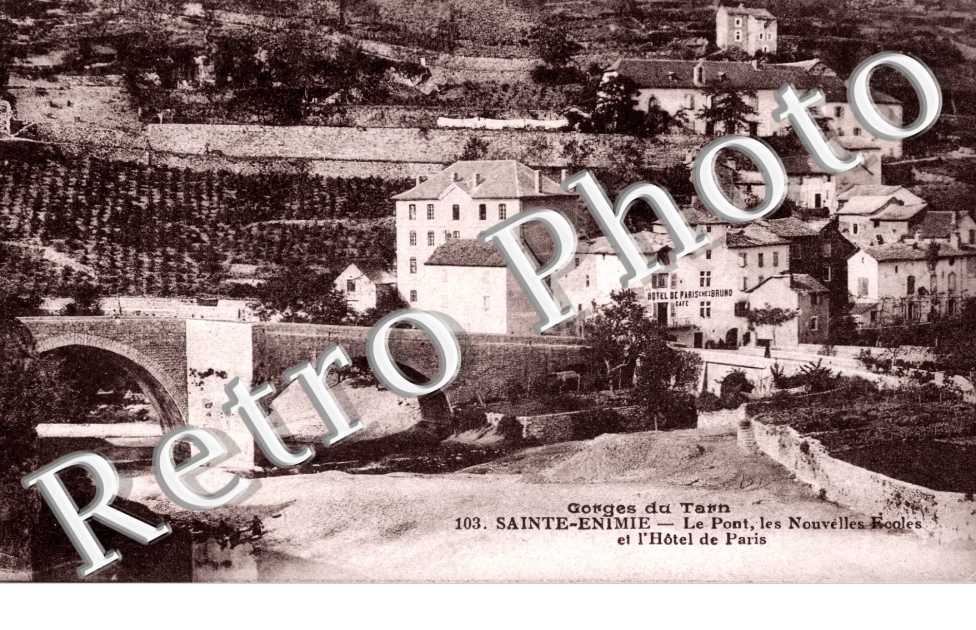 Saint-Enimie, le Pont, les Nouvelles-Ecoles et l'Hotel de Paris