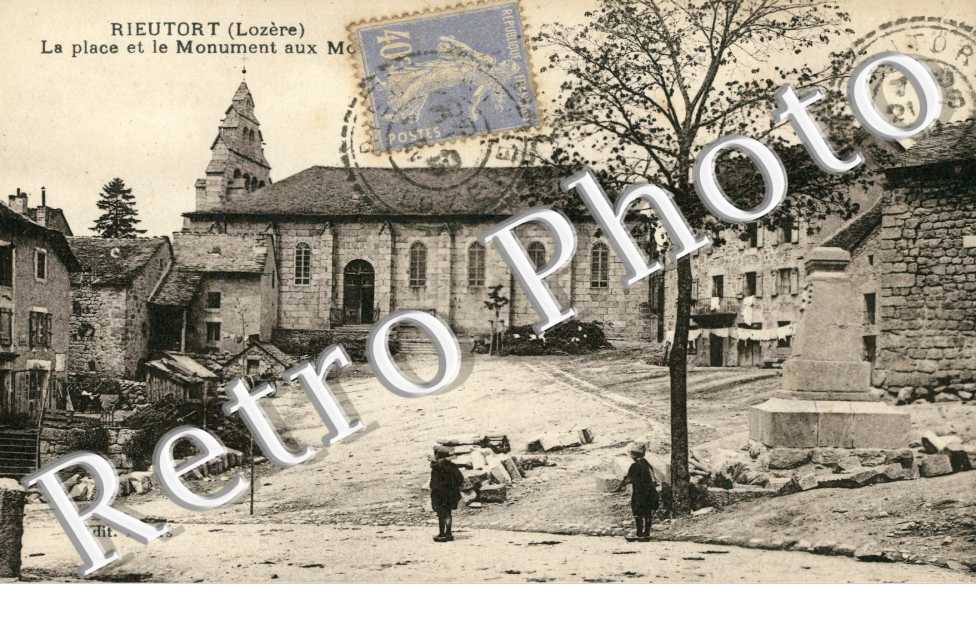 la place et le monument aux morts