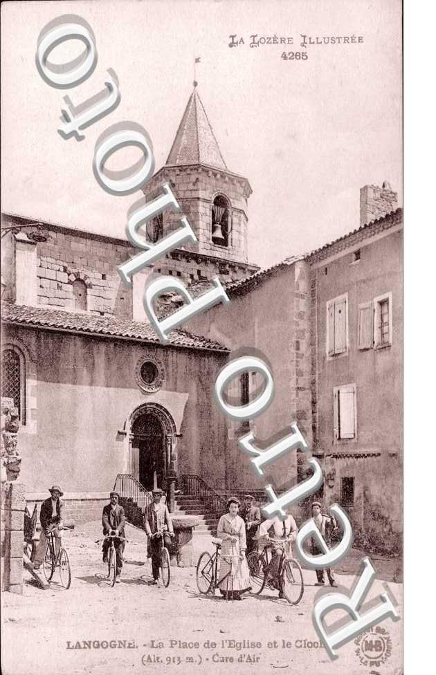 place de l'Eglise et le clocher