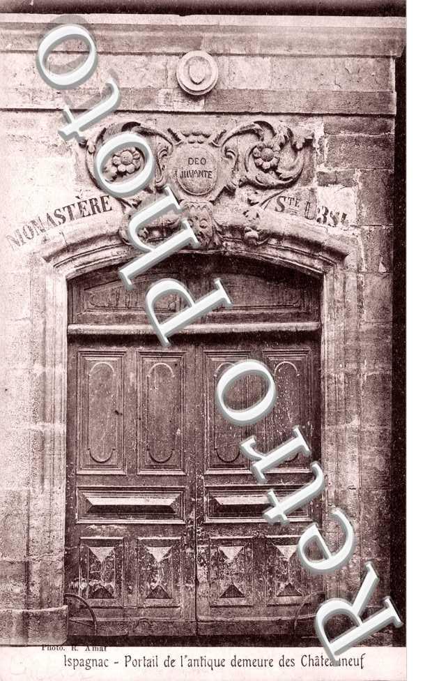 Portail de l'antique demeure des Chateauneuf