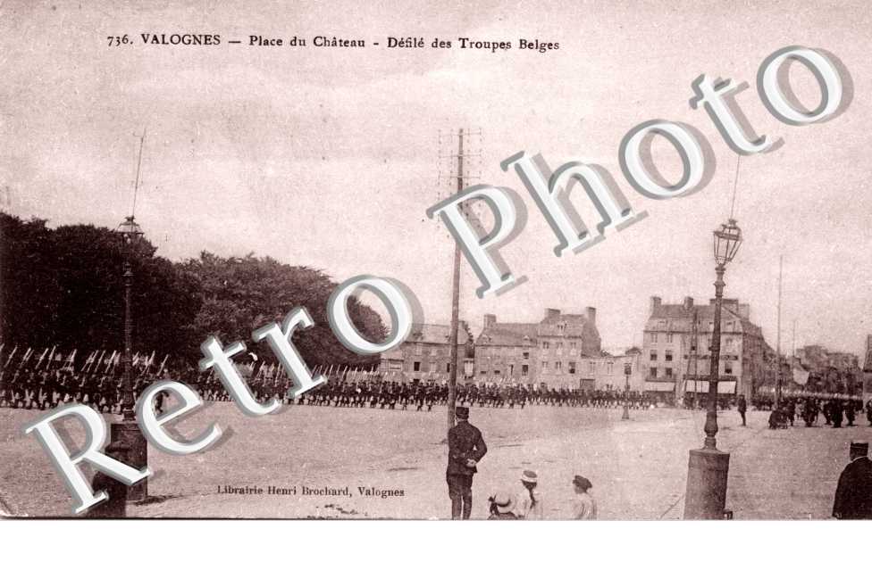 Place du chateau - defile des troupes belges