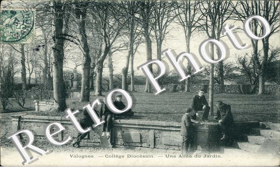 College Diocesain - une allee du jardin