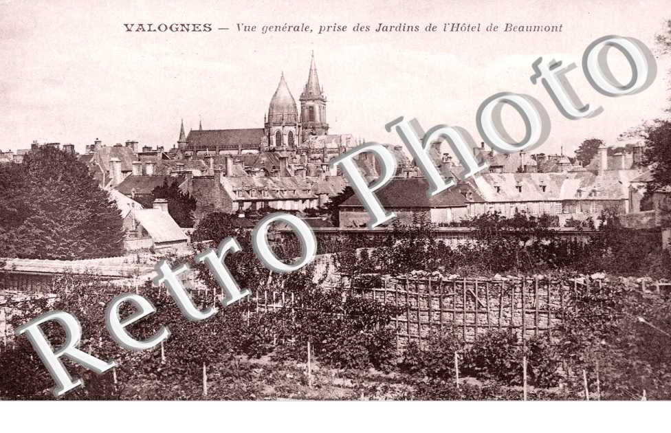 vue generale prise des jardins de l'hotel de beaumont