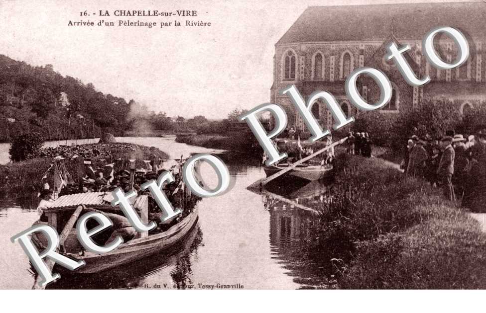 arrivee d' un pelerinage par la riviere