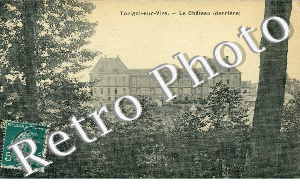 Le  Chateau, derriere