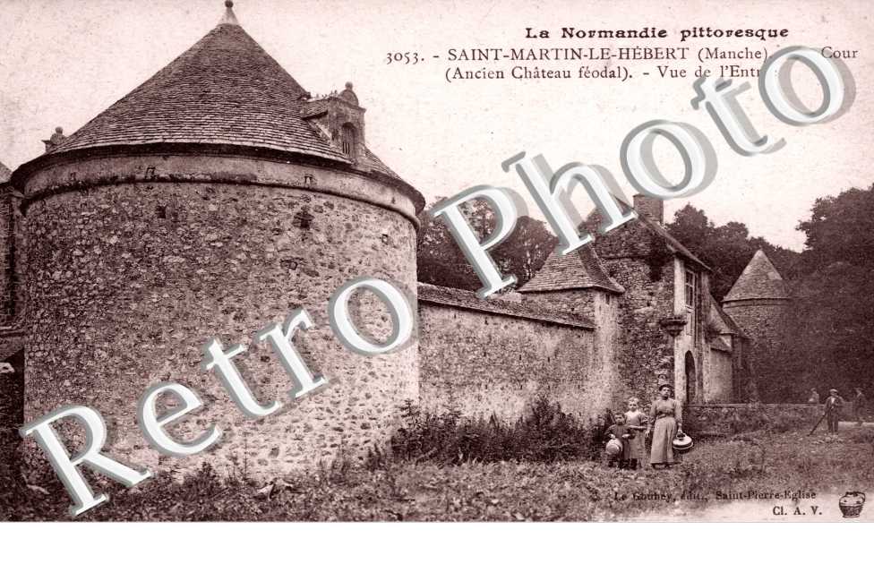 La cour  - vue de l'entree