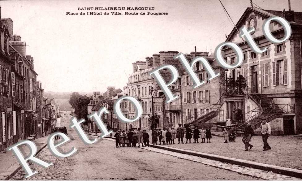 Place de l'Hotel de Ville, Route de Fougeres