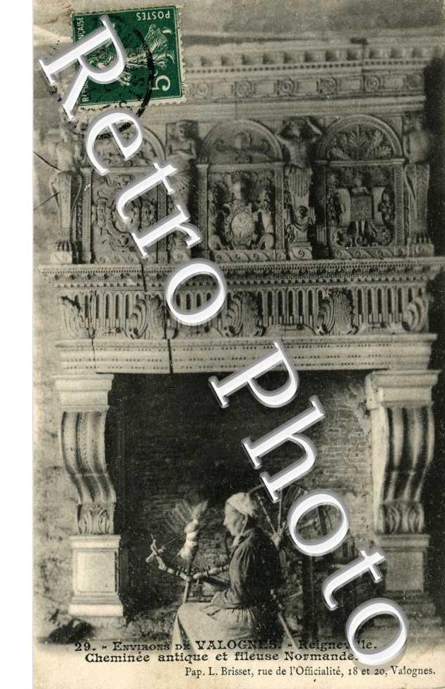 Cheminee antique et fileuse normande
