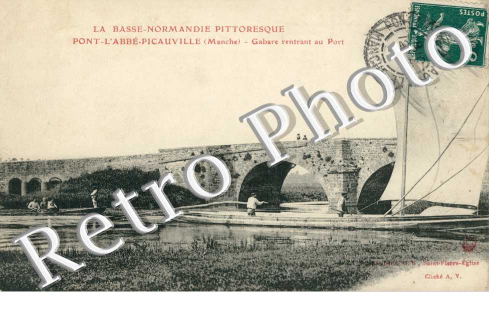 Gabare rentrant au port