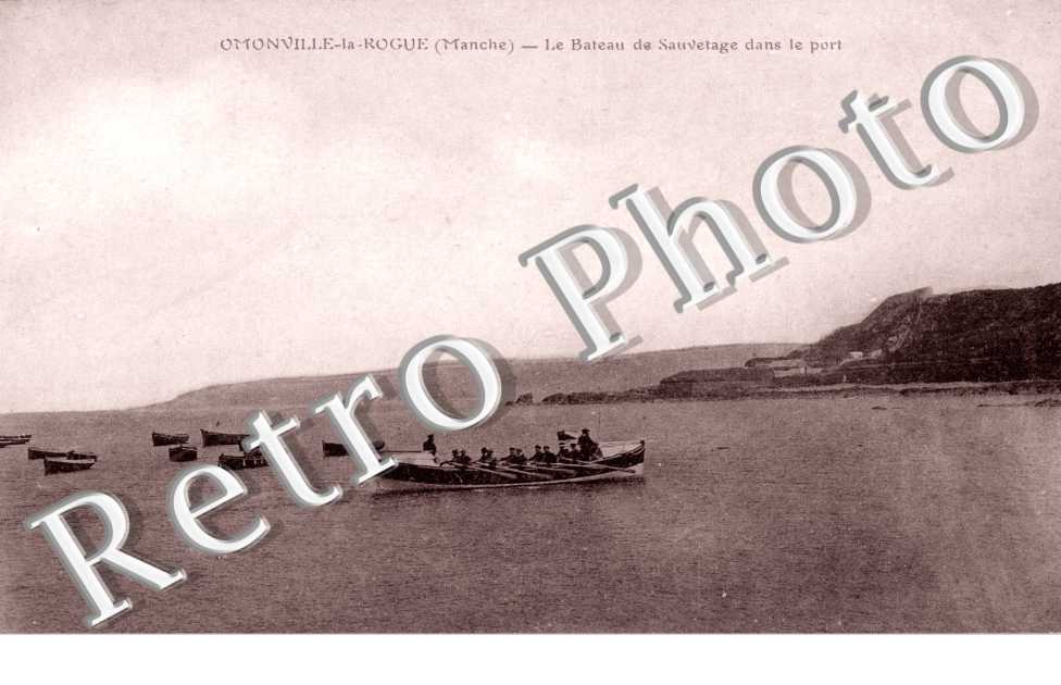 le bateau de sauvetage dans le port