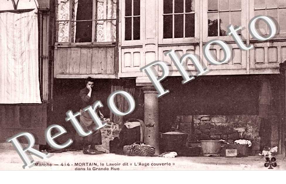 Le Lavoir dit 'l'Auge Couverte' dans la Grande Rue