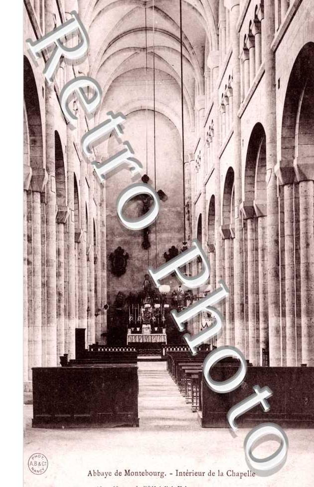 interieur de l'eglise