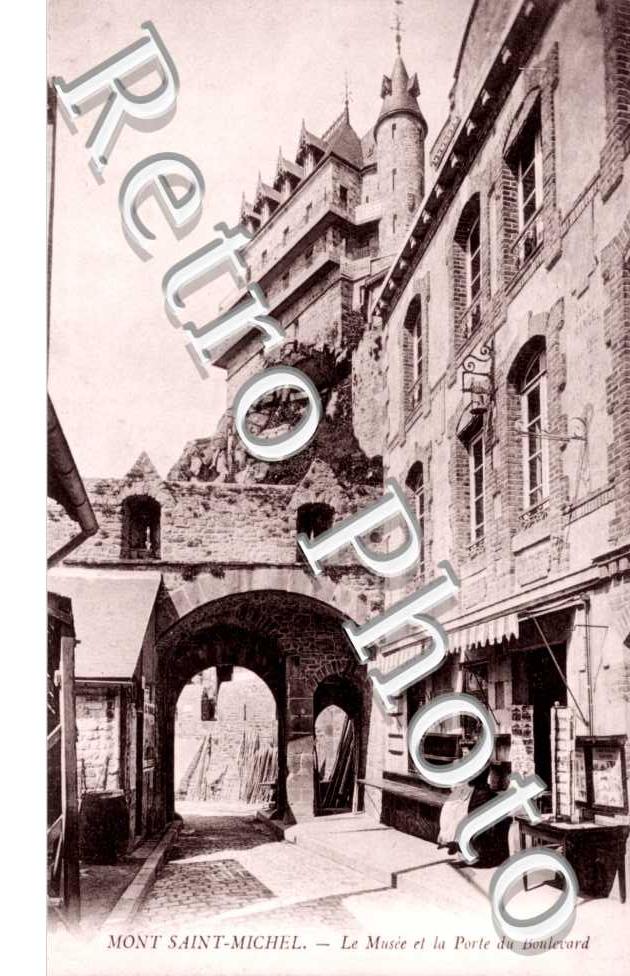 Le musee et la porte du boulevard