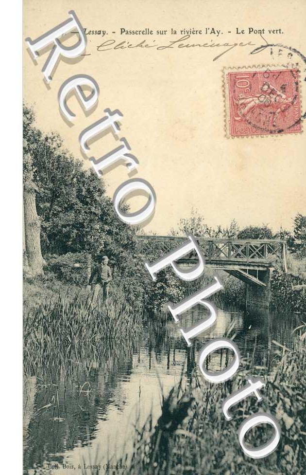 passerelle sur la riviere l'Ay - le pont vert