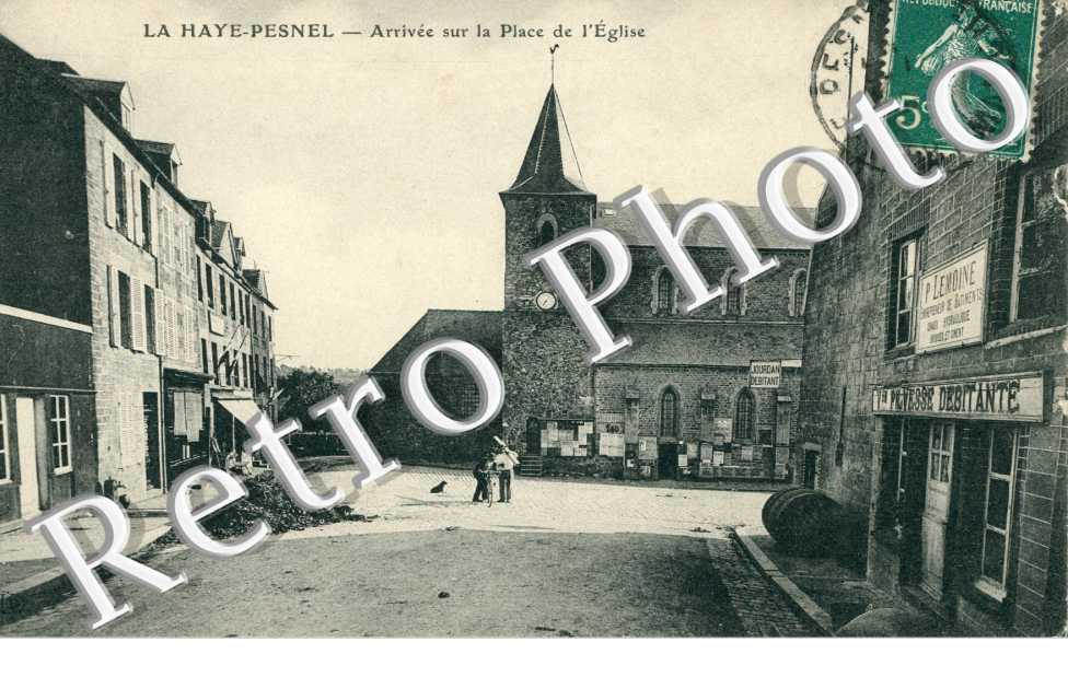Arrivee sur la place de l'eglise
