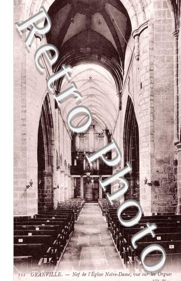 Nef de l'Eglise Notre Dame - vue sur les Orgues