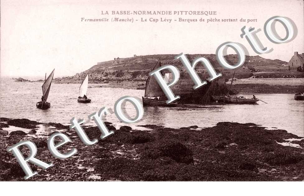 le cap Lévy - Barques de pêche sortant du port