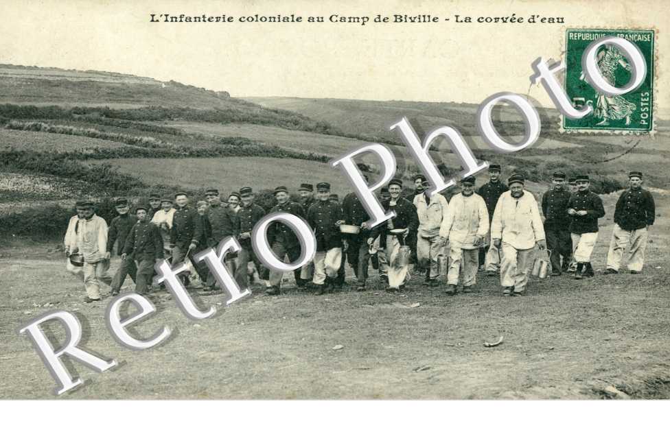 L'Infanterie coloniale au Camp, la corvee d'eau