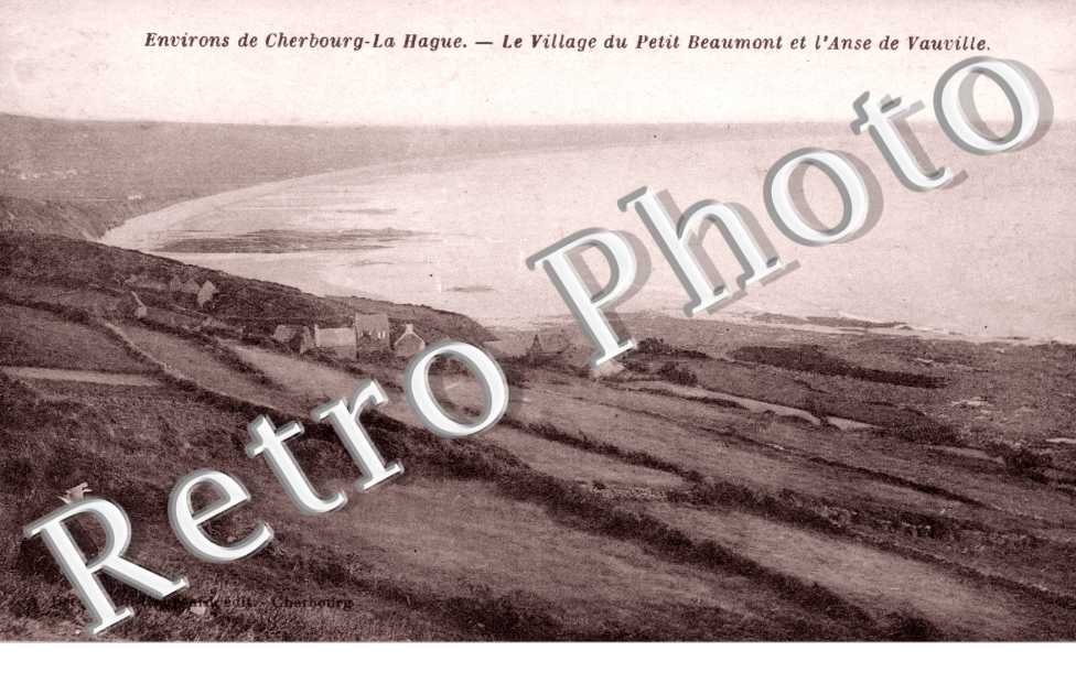 le village du petit Beaumont et l'anse de Vauville