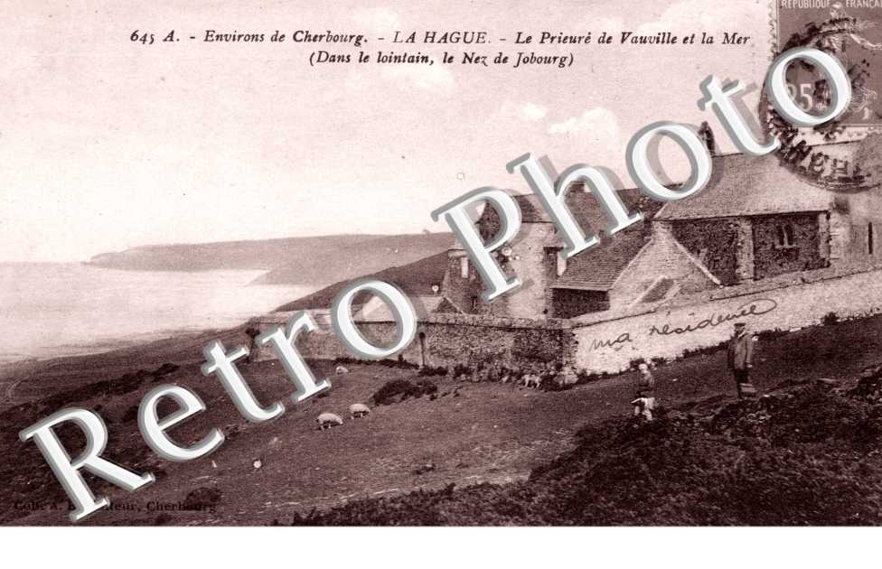 La Hague - le prieure de Vauville et la mer