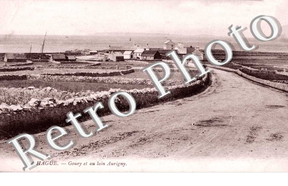 Goury et au loin Aurigny
