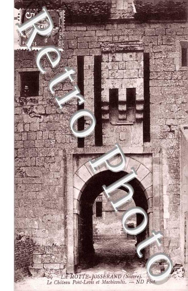 le Chateau Pont Levis et Machicoulis