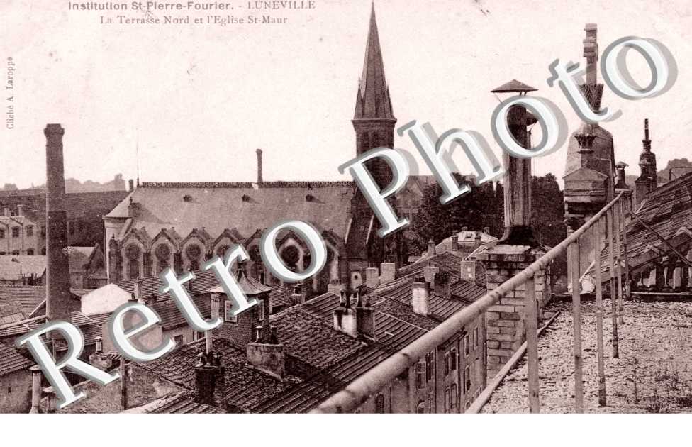 INSTITUTION SAINT PIERRE FOURIER terrasse nord de l'eglise Saint Maur