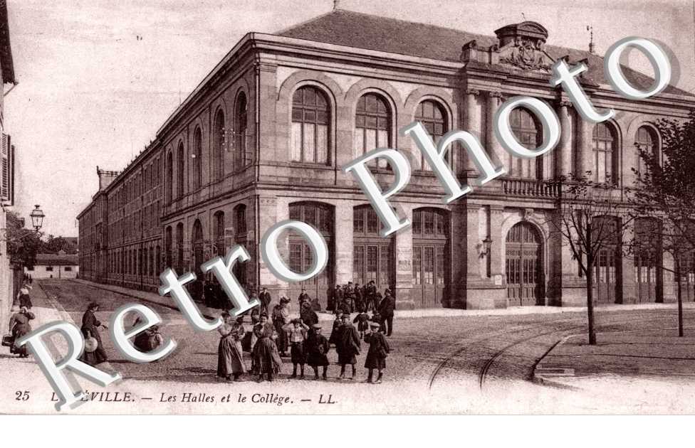 les halles et le College