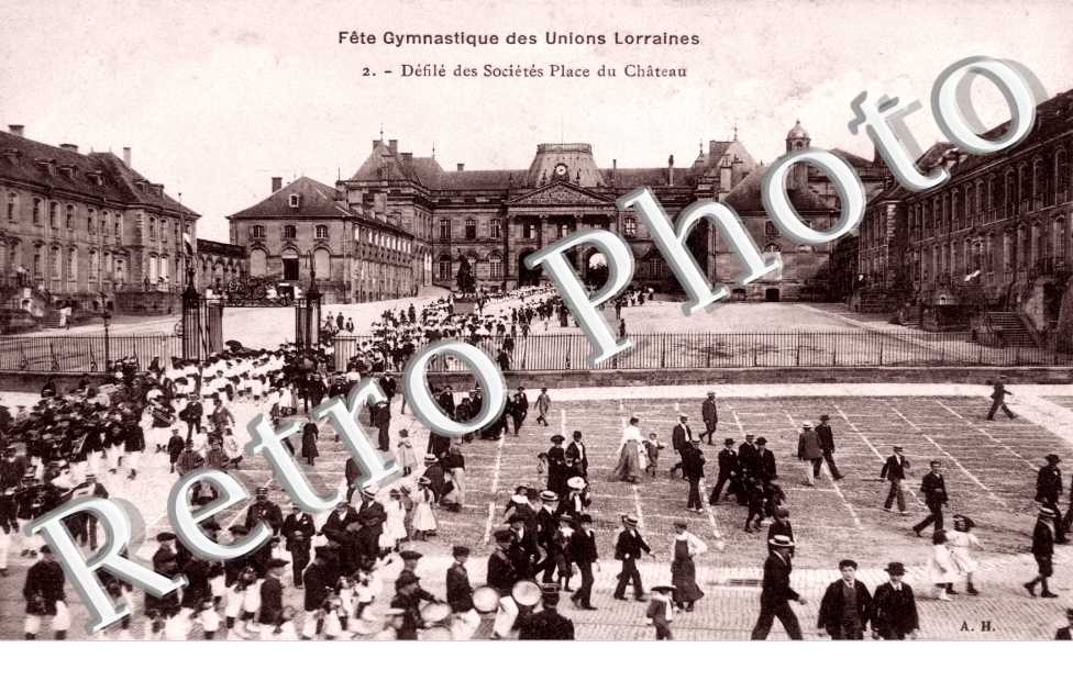 Defile des societes place du chateau - fete gymnastique des unions lorraines