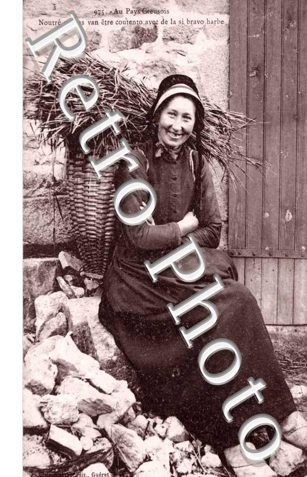 Au pays creusois Femme porteuse d'herbe