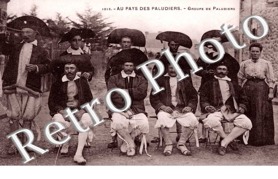 Au pays des paludiers  Groupe de  paludiers