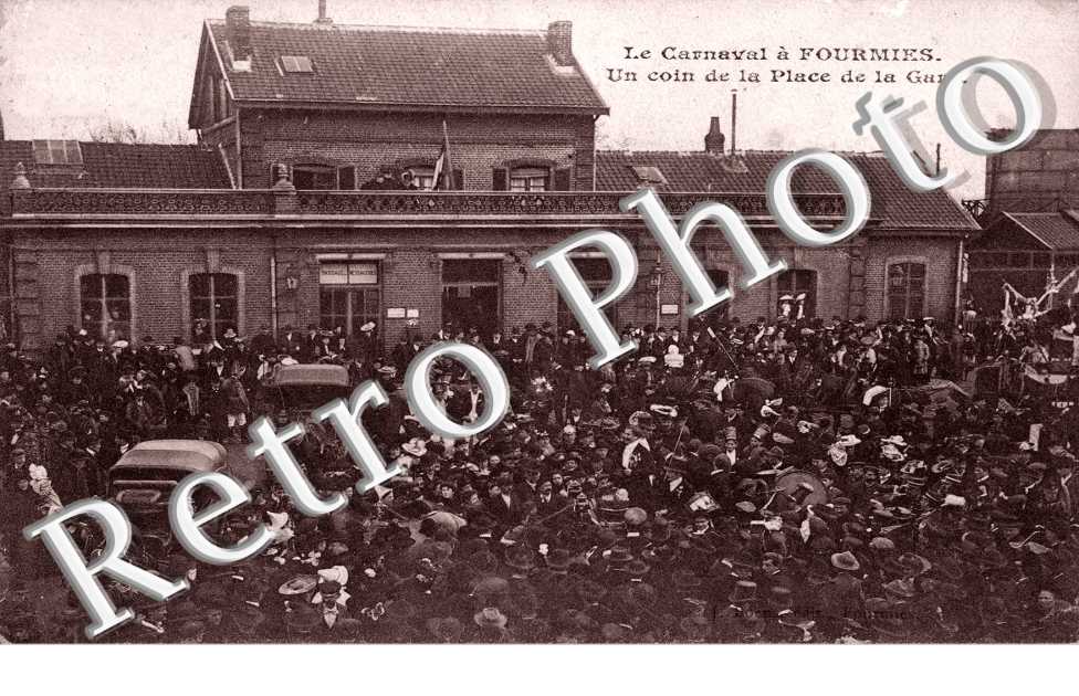 un coin de la place et la gare