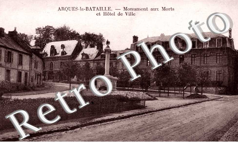 Monument aux Morts et Hotel de Ville