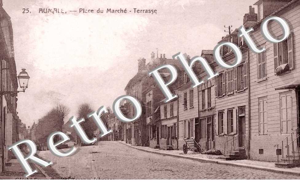 La Place du Marche et Terrasse