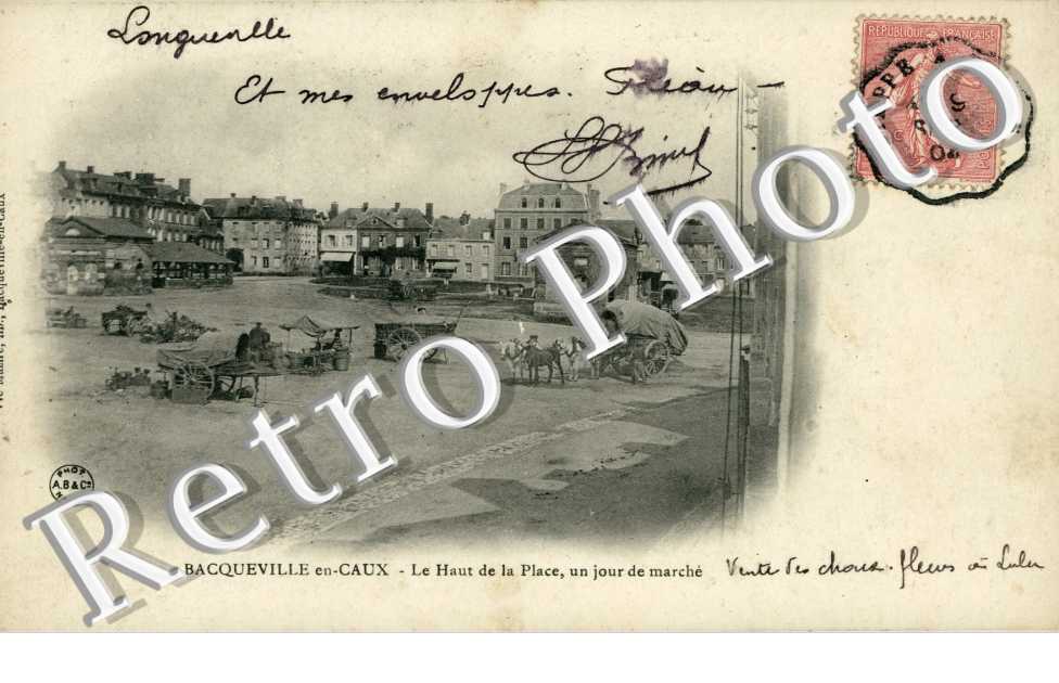 Le haut de la place un jour de marche