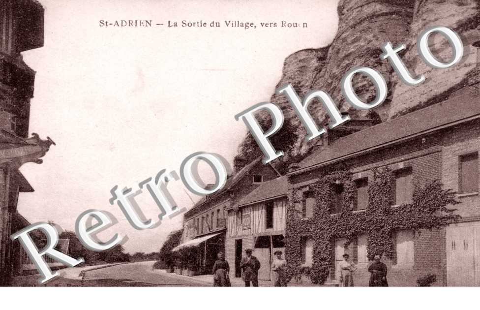 Saint-Adrien La sortie du village