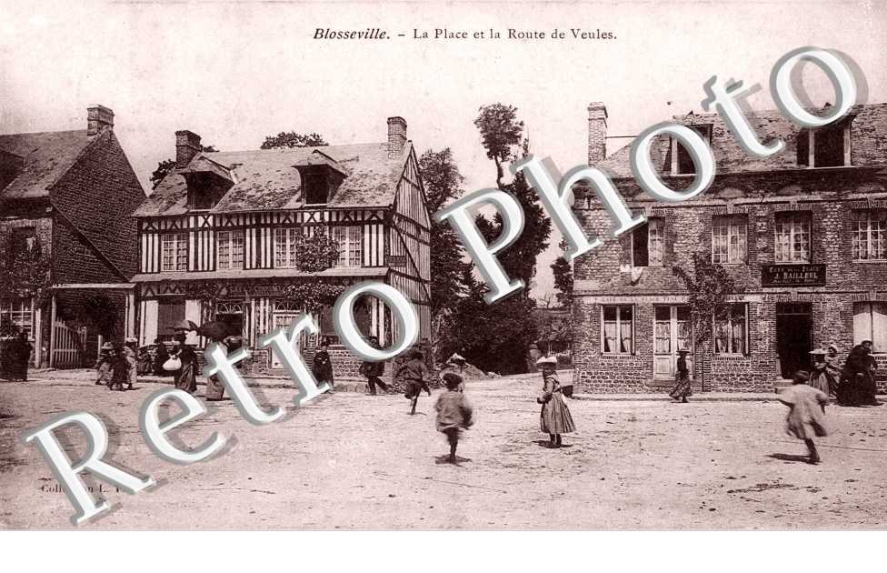 la place et la route de Veules