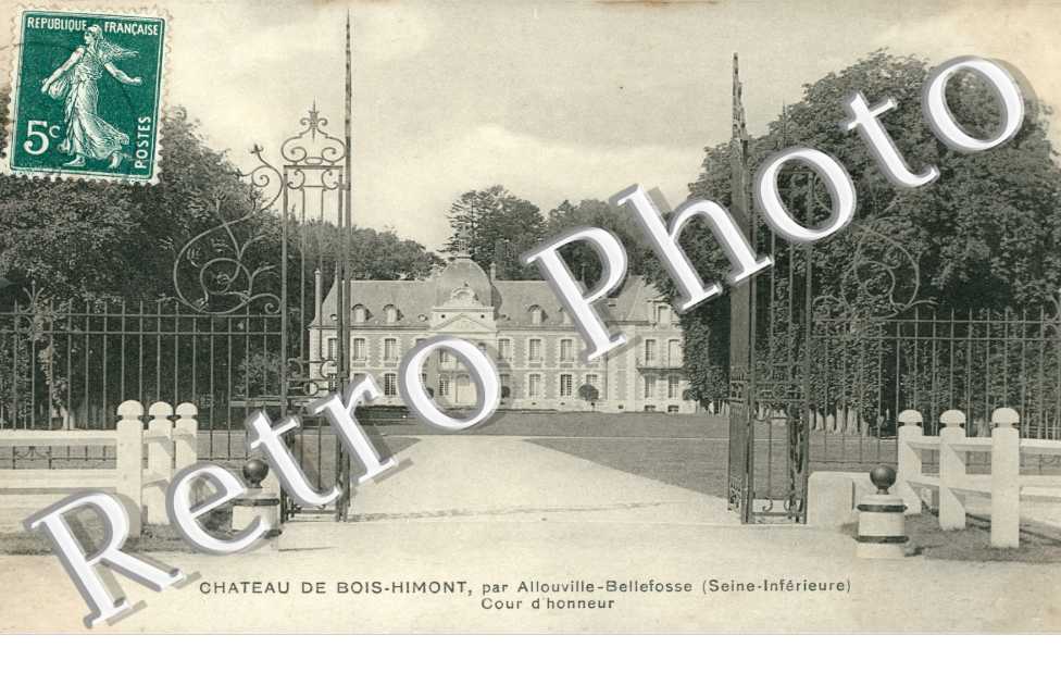 Le Chateau, la Cour d'Honneur