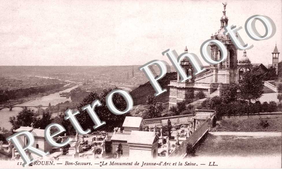 le monument de jeanne d'arc et la seine