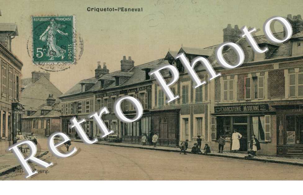 ( une rue du village )