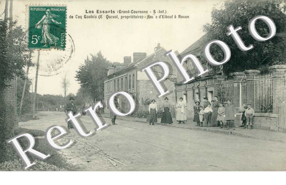(les) Grand couronne - coq gaulois proprietaire E. Queval - route d'Elbeuf