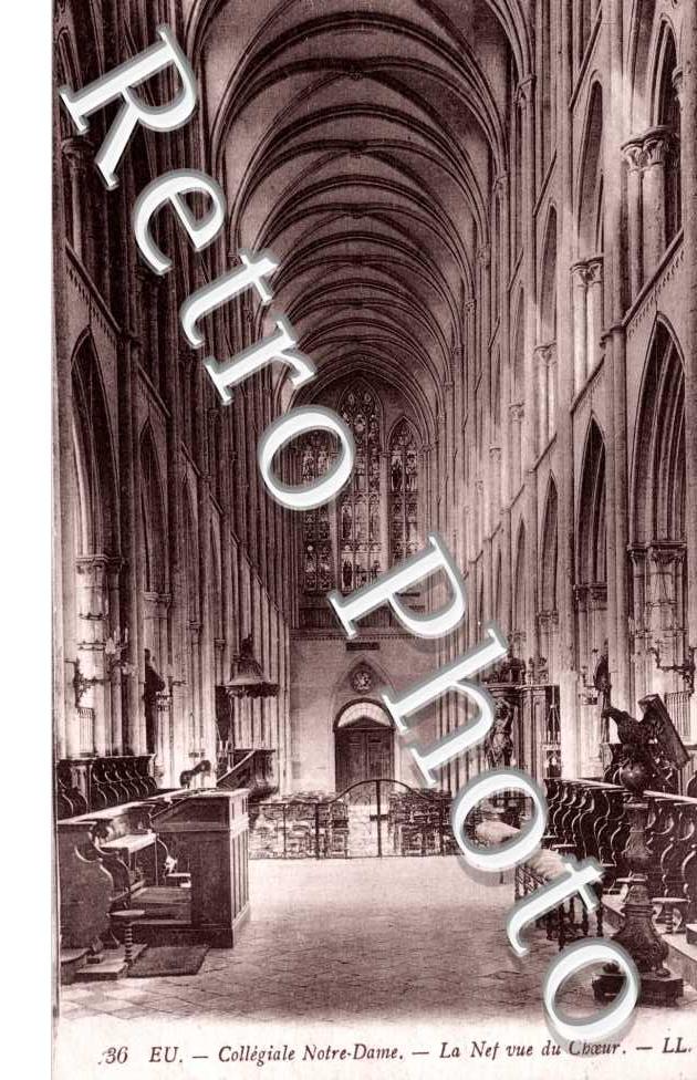 Collegiale notre dame - la nef vue du choeur