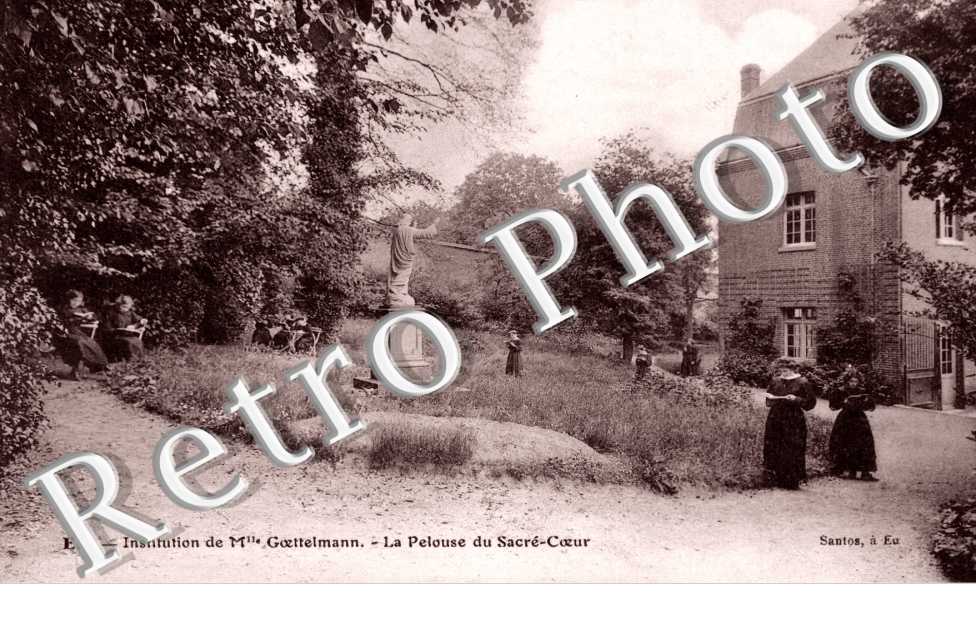 Institution de Melle Goettelmann - la pelouse du Sacre coeur